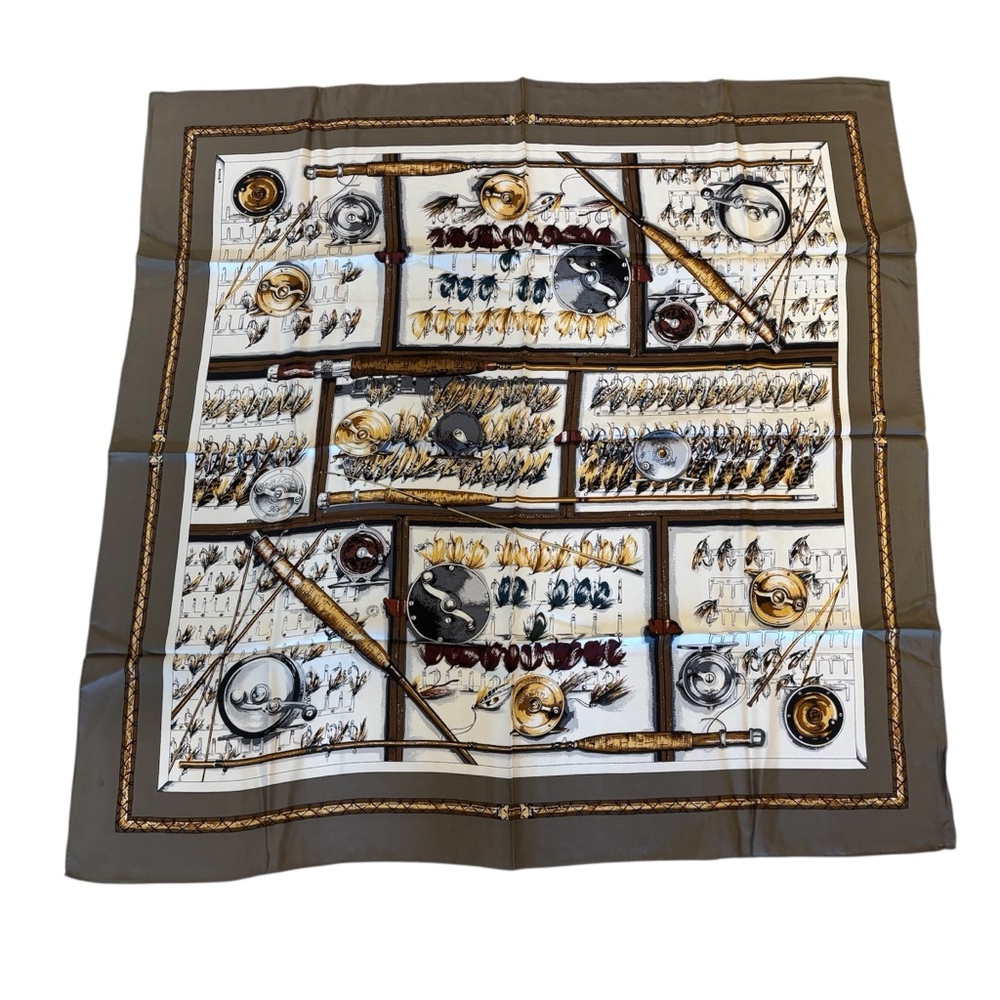 Wathne Sophisticated Gray and Gold Scarf